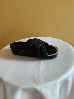 DKNY Vienna Puffy Strap Sandals Size 7M